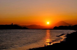 七里ガ浜から沈む夕日