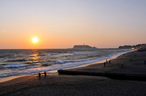 七里ガ浜から2014年の最後から二番目の夕日