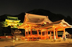 鎌倉鶴岡八幡宮のほたるまつり舞殿と本殿