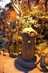 鎌倉長谷寺の紅葉ライトアップ和み地蔵