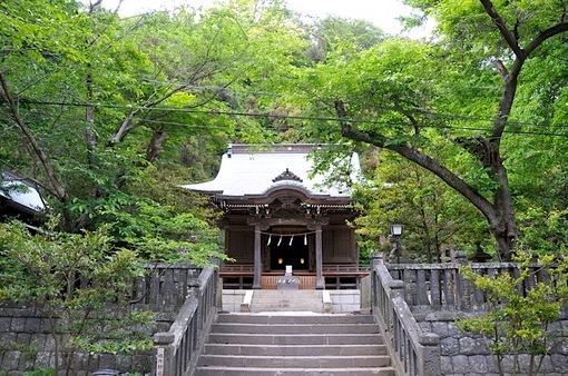 鎌倉新緑チェック2014長谷極楽寺の御霊神社の本殿