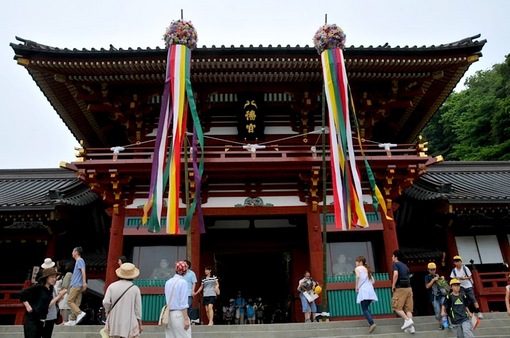 鎌倉鶴岡八幡宮の七夕祭り2014本殿の七夕飾り