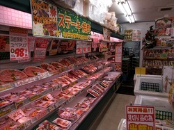辻堂のOKストア前の格安精肉店町のお肉屋さん
