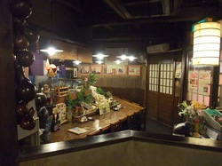 藤沢市善行の炉端焼き居酒屋北の家族の店内カウンター