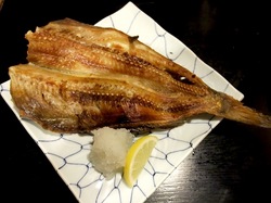 藤沢市善行の炉端焼き居酒屋北の家族の特大ほっけ